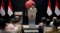 Pemerintah Provinsi Jawa Barat (Jabar) bersama Bursa Efek Indonesia, Otoritas Jasa Keuangan (OJK) Jawa Barat, bank bjb, dan bjb sekuritas resmi membuka perdagangan Bursa Efek Indonesia (BEI) di Main Hall Gedung BEI, Kamis (3/ 8). Wakil Gubernur Jawa Barat Uu Ruzhanul Ulum mengatakan Pemprov Jawa Barat berkomitmen untuk terus meningkatkan literasi dan inklusi pasar modal kepada masyarakat. 