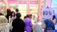 Female Daily Network kembali menggelar Jakarta X Beauty (JXB). Bertempat di Jakarta Convention Center (JCC) Senayan pada 3-6 Agustus 2023, acara ini mengusung tema Beauty Recharged. Foto: Andhika Prasetia/detikHealth