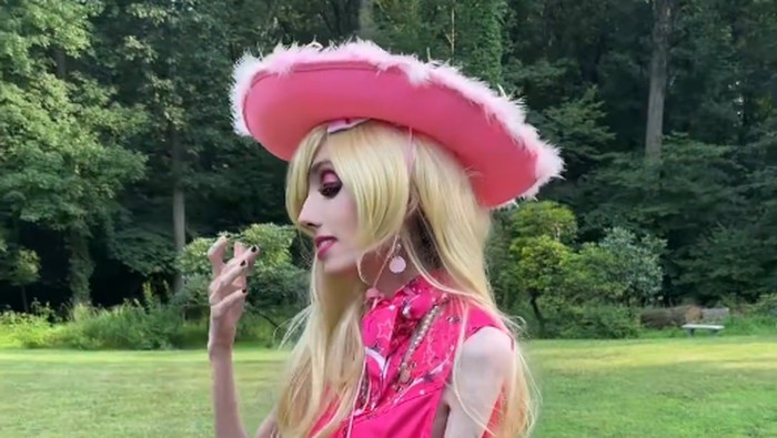 Tubuh Kurus Eugenia Cooney Imbas Anoreksia Disorot, Jalani Rehab Tapi Tak Berhasil