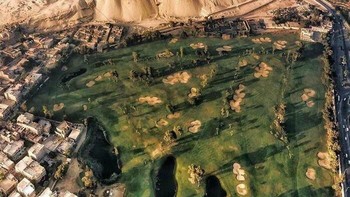 Lapangan Golf Di Samping Piramida Giza Foto: Reddit