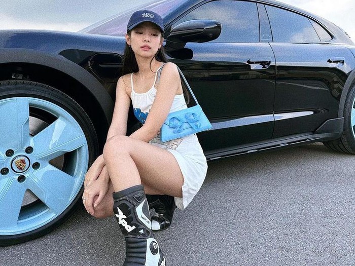 Gaya Jennie BLACKPINK Naik Porsche Rancangan Sendiri