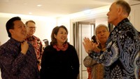 Salah satu persyaratan fundamental untuk menerima beasiswa adalah komitmen dari kandidat untuk melanjutkan karir mereka di Indonesia selama minimal lima tahun setelah menyelesaikan studi. Manfaat tambahan yang diterima oleh kandidat adalah kesempatan berkarir di jaringan perusahaan keluarga Thohir dan alumni USC setelah lulus.