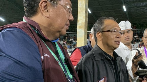 Gubernur Bali I Wayan Koster di Stadion I Gusti Ngurah Rai, Denpasar, Rabu (3/8/2023). (Siti Muamalah/detikBali)