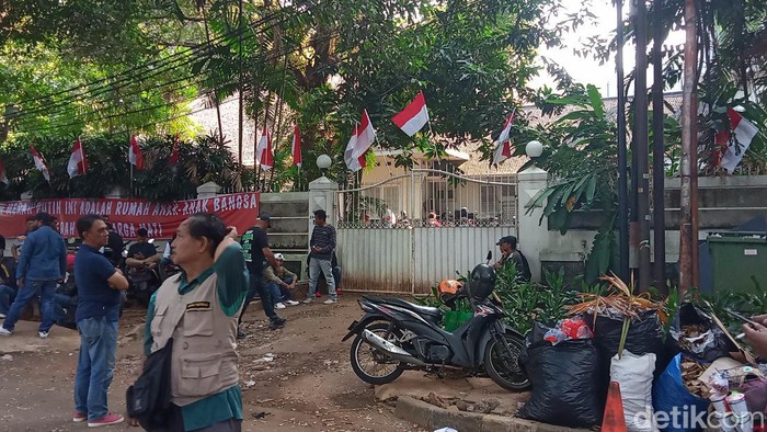 guruh soekarnoputra Rumah Guruh Soekarnoputra siap disita.