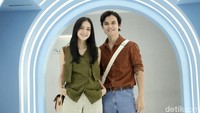 Keduanya datang dalam rangka promo film terbaru mereka yakni Hari Ini Akan Kita Ceritakan Nanti yang tayang di Netflix. Asep Syaifullah/detikHOT