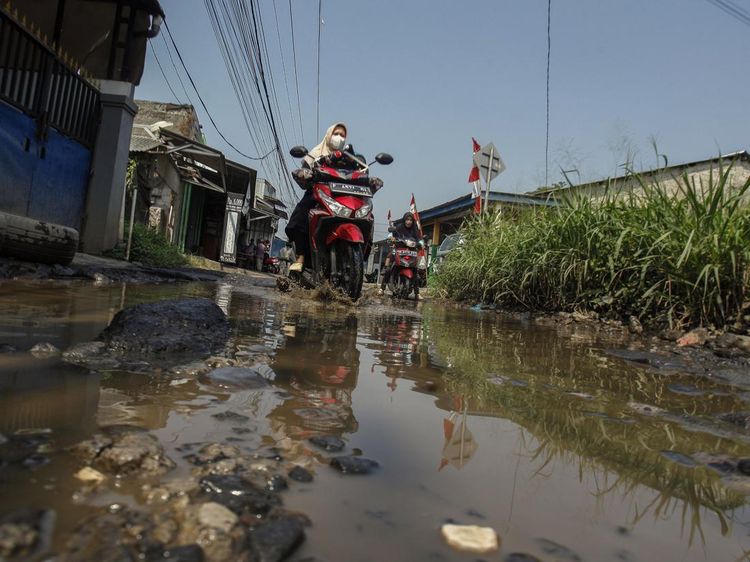 Potret Jalan Rusak dan Berlubang di Kabupaten Bogor