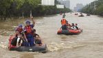 Jalan Tol di China Berubah Jadi Sungai Imbas Topan Doksuri