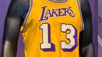 Sothebys akan melelang jersey milik Wilt Chamerlain yang ia gunakan saat berlaga dalam Final NBA tahun 1972.  