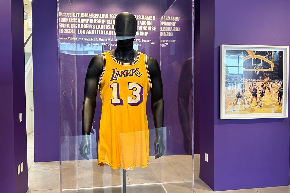 Wilt Chamberlain Lakers jersey from 1972 NBA Finals heading to