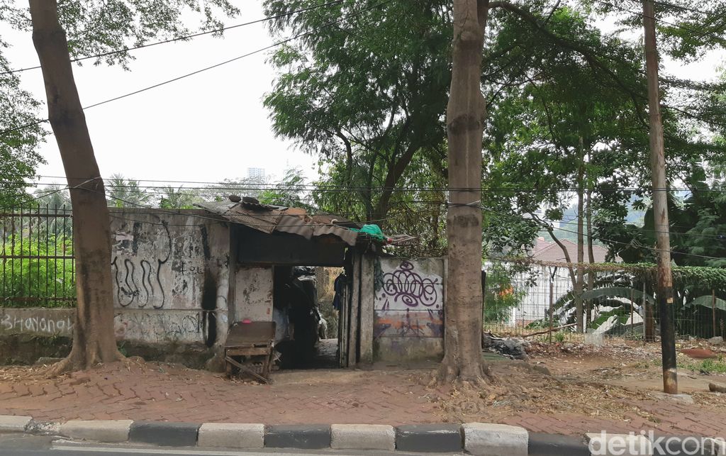 Jl Antasari, Cilandak, Jakel, lokasi kecelakaan Sultan Rif'at Alfatih, 5 Januari 2023 silam. Foto ini adalah kondisi 2 Agustus 2023. (Danu Damarjati/detikcom)