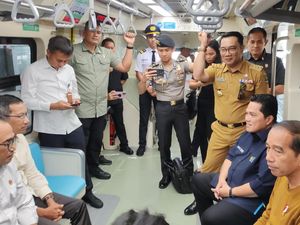Jokowi Jajal LRT dari Stasiun Harjamukti ke Dukuh Atas Bareng Erick-RK