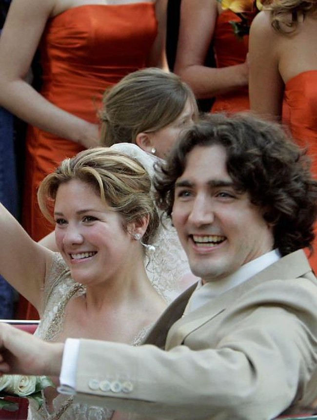Tak lama berselang, keduanya mulai berpacaran dan akhirnya menikah pada 2005 di Gereja Sainte-Madeleine dOutremont, Montreal.  Dari pernikahan itu, mereka dikaruniai tiga anak: Xavier, Ella-Grace, dan Hadrien.   Foto: Dok. Reuters
