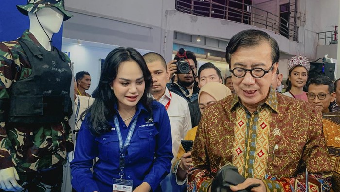 Karya Anak Bangsa Ini Berjaya di Negeri Sendiri Indonesia Catalogue Expo and Forum (ICEF) digelar di JIEXPO Kemayoran Jakarta. Ratusan karya anak bangsa pun mejeng dan menunjukan produk karyanya.