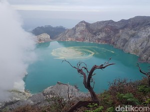 Pesona Blue Fire Kawah Ijen, Destinasi Wisata untuk Liburan Akhir Tahun