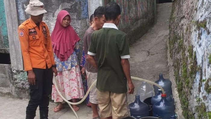 Kekurangan air melanda warga di 3 wilayah RW pada 2 kampung di Desa Cikopo, Kecamatatan Cisarua, Kabupaten Bogor, Jabar. (dok Ist)