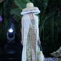 Inilah koleksi baju batik karya enam desianer Indonesia di Gelar Batik Nusantara 2023, di antaranya Didi Budiardjo, Chossy Latu, Wilson Willim, Hutama Adi, Priyo Oktaviano dan Ghea Panggabean. Foto: Mohammad Abduh/detikcom.