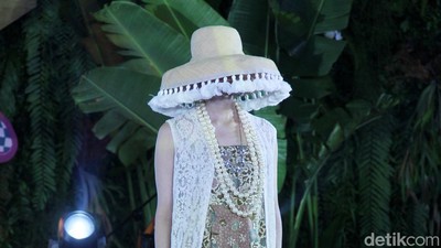 Potret Baju Batik Karya Desainer RI, Chossy Latu Hingga Ghea Panggabean