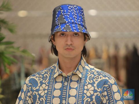 Koleksi Spring/Summer 2023 Nostalgic Retrogade dari lini mode siap pakai Studio 133 Biyan untuk wanita dan pria, Metro Plaza Senayan, Jakarta,Kamis, (3/8/2023). (CNBC Indonesia/Muhammad Sabki)