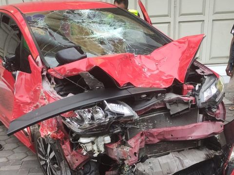 Kondisi mobil Jazz usai terlibat kecelakaan di Wates, Kulon Progo, Kamis (3/8/2023).