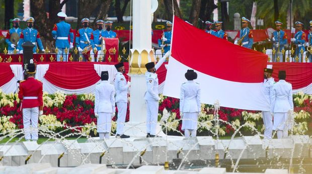 Tahun ini, masyarakat umum dapat mengikuti upacara HUT RI 17 Agustus di Istana Negara. Simak informasi pendaftaran upacara 17 Agustus 2023 di Istana Negara.
