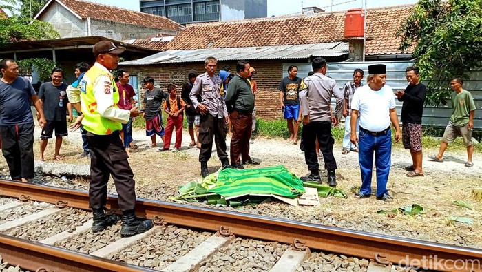 Lokasi rel kereta api kilogram 73+500 Desa Duren, Kecamatan Klari, Kabupaten Karawang, pasca kecelakaan seorang bocah SD