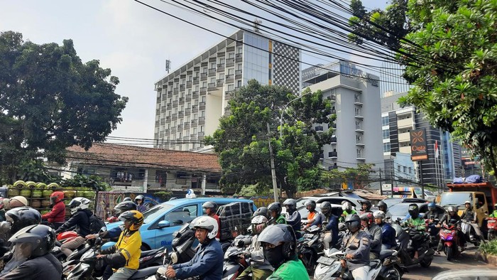 Macet di Pasar Minggu arah Pancoran pada Kamis (3/8/2023)-(Annisa-detikcom)