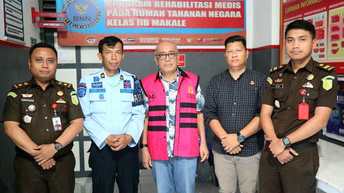 Mantan Sekda Tana Toraja Enos Karoma.