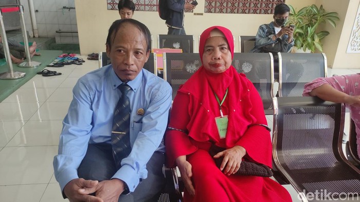 Masriah dan Wiwik saat mengikuti sidang gugatan perdata di PN Sidoarjo