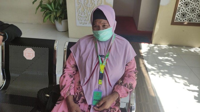 Masriah dan Wiwik saat mengikuti sidang gugatan perdata di PN Sidoarjo