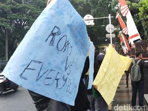 Kelompok Mahasiswa Bandung Desak Polisi Tangkap Rocky Gerung