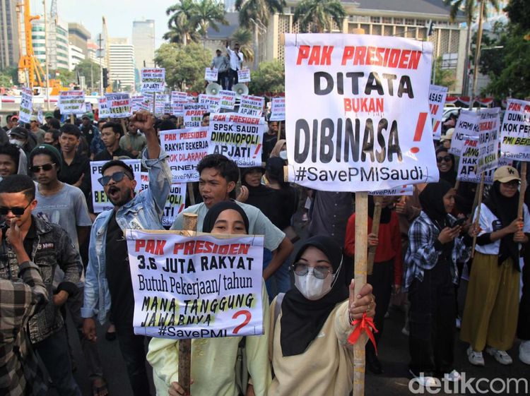 Massa Tuntut Pengiriman PMI ke Arab Saudi Dibuka Kembali