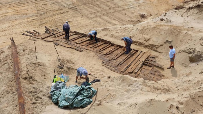 Archaeologists excavate the hull of a wooden ship, an ancient Roman flat-hulled riverine vessel at the ancient city of Viminacium, near Kostolac, Serbia, August 2, 2023. REUTERS/Zorana Jevtic