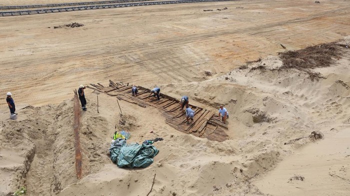 Archaeologists excavate the hull of a wooden ship, an ancient Roman flat-hulled riverine vessel at the ancient city of Viminacium, near Kostolac, Serbia, August 2, 2023. REUTERS/Zorana Jevtic