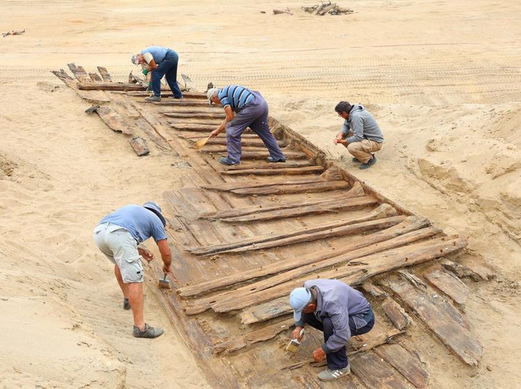 Menggali Kapal Kayu Romawi Kuno di Serbia