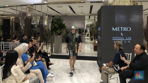 Metro Department Store resmi memantapkan kolaborasinya dengan Studio 133 Biyan melalui pembukaan Studio 133 Biyan Boutique di Plaza Senayan, Jakarta Pusat, Kamis (3/8/2023). (CNBC Indonesia/Rindi Salsabilla Putri)