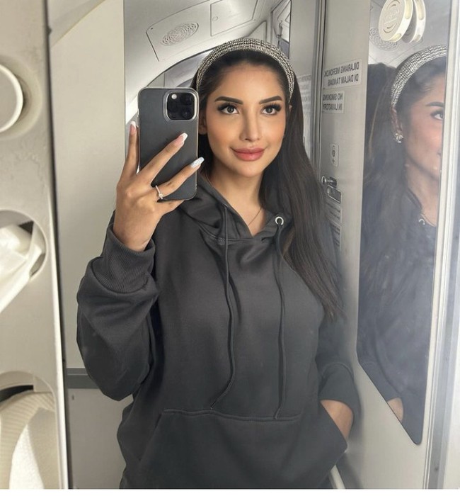 Millen Cyrus mengakui bahwa rhinoplasty yang dilakukannya itu untuk memperbaiki hidungnya, karena postur dan bentuk implan yang tidak simetris. “Alhamdulilah. Akhirnya bisa benerin hidungku yg udah mau jebol sebelumnya karena postur dan bentuk implan yang gak simetris,” tulis Millen di Instagram. Foto: Dok. Instagram