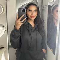 Millen Cyrus mengakui bahwa rhinoplasty yang dilakukannya itu untuk memperbaiki hidungnya, karena postur dan bentuk implan yang tidak simetris. “Alhamdulilah. Akhirnya bisa benerin hidungku yg udah mau jebol sebelumnya karena postur dan bentuk implan yang gak simetris,” tulis Millen di Instagram. Foto: Dok. Instagram