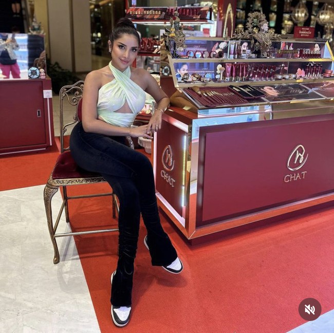 Selebgram berusia 23 tahun ini disebut mirip dengan Ayu Azhari. Tak sedikit juga yang menyebut penampilan Millen Cyrus kini mirip Priyanka Chopra. Foto: Dok. Instagram