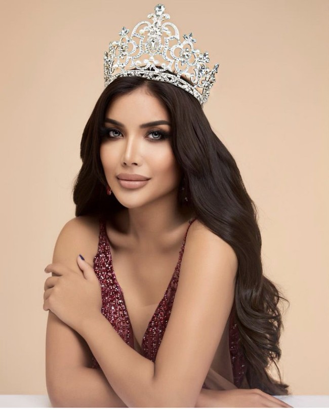 Kini hasilnya sesuai dengan impian Millen. Penampilan finalis Miss International Queen 2023 setelah menjalani operasi plastik hidung itu pun berbeda dari sebelumnya. Foto: Dok. Instagram