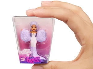 Kylie Jenner Jadi Boneka Bratz, Netizen Bertanya-tanya Kenapa Kulitnya Gelap