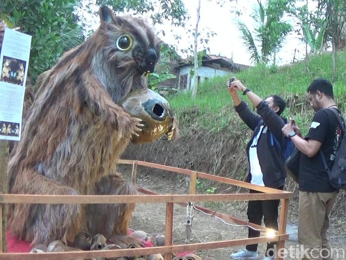 Patung tupai di Winong Artnival di Desa Winong, Kecamatan Bawang, Kabupaten Banjarnegara, Kamis (3/8/2023).