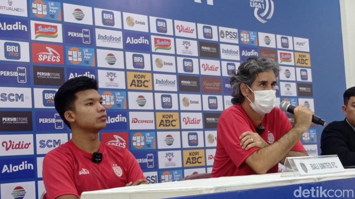 Pelatih Bali United.
