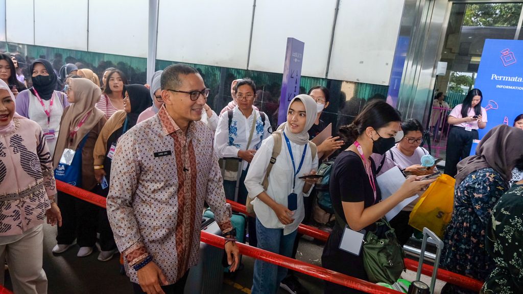 Pembukaan JakartaXBeauty 2023 Female Daily kembali menggelar Jakarta X Beauty yang bakal menghadirkan pengalaman berbelanja skincare dan makeup yang beda dari biasanya. Jakarta X Beauty 2023 digelar selama empat hari mulai dari 3-6 Agustus 2023 di Hall A dan B Jakarta Convention Center Senayan.