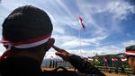 Momen Pengibaran 2.000 Bendera Merah Putih di Gunung Salak Aceh