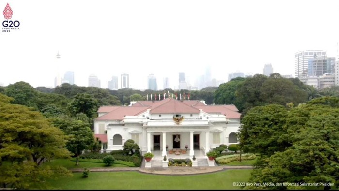 Sekilas Istana Negara dan Istana Merdeka terlihat sama, tetapi ada perbedaan lokasi dan fungsi pada keduanya. Simak perbedaan Istana Negara dan Istana Merdeka!Yo