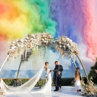 Mantan pesepakbola Inggris Ashley Cole telah resmi menikah dengan wanita bernama Sharon Canu yang dikenal sebagai model. Mereka menggelar perayaan yang megah dan dihadiri sesama bintang lapangan, termasuk John Terry. Foto: Instagram