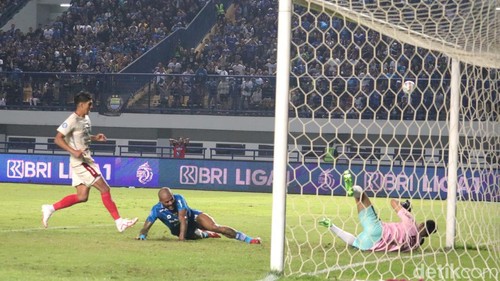 Persib Bandung Vs Bali United berakhir imbang.