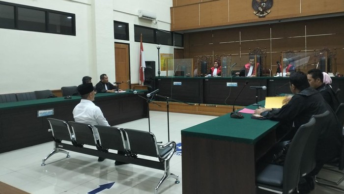 Persidangan kasus suap gratifikasi Kepala BPKA Pemkab Serang Sarudin (Foto: Bahtiar/Detikcom)
