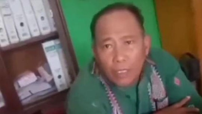 PNS KUA Sunggal yang diduga pungli warga (istimewa)