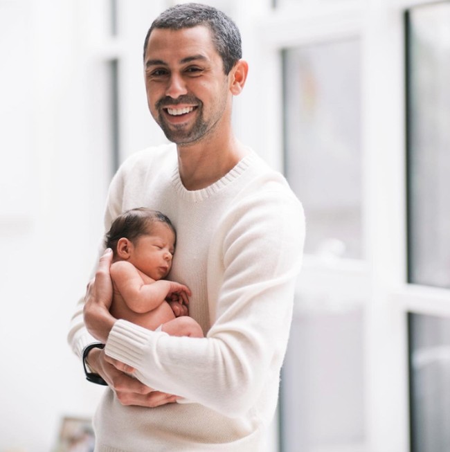 Leila merupakan putri dari Jennifer Gates dan atlet berkuda Muslim, Nayel Nassar. Keduanya bahkan menikah pada Oktober 2021 secara Islam di Amerika Serikat. (Foto: Instagram/@jenngatesnassar)